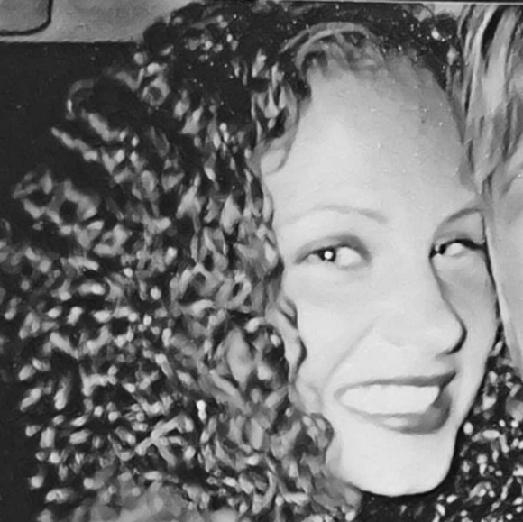 Meet your Posher, Heather - Picture 2 of 4